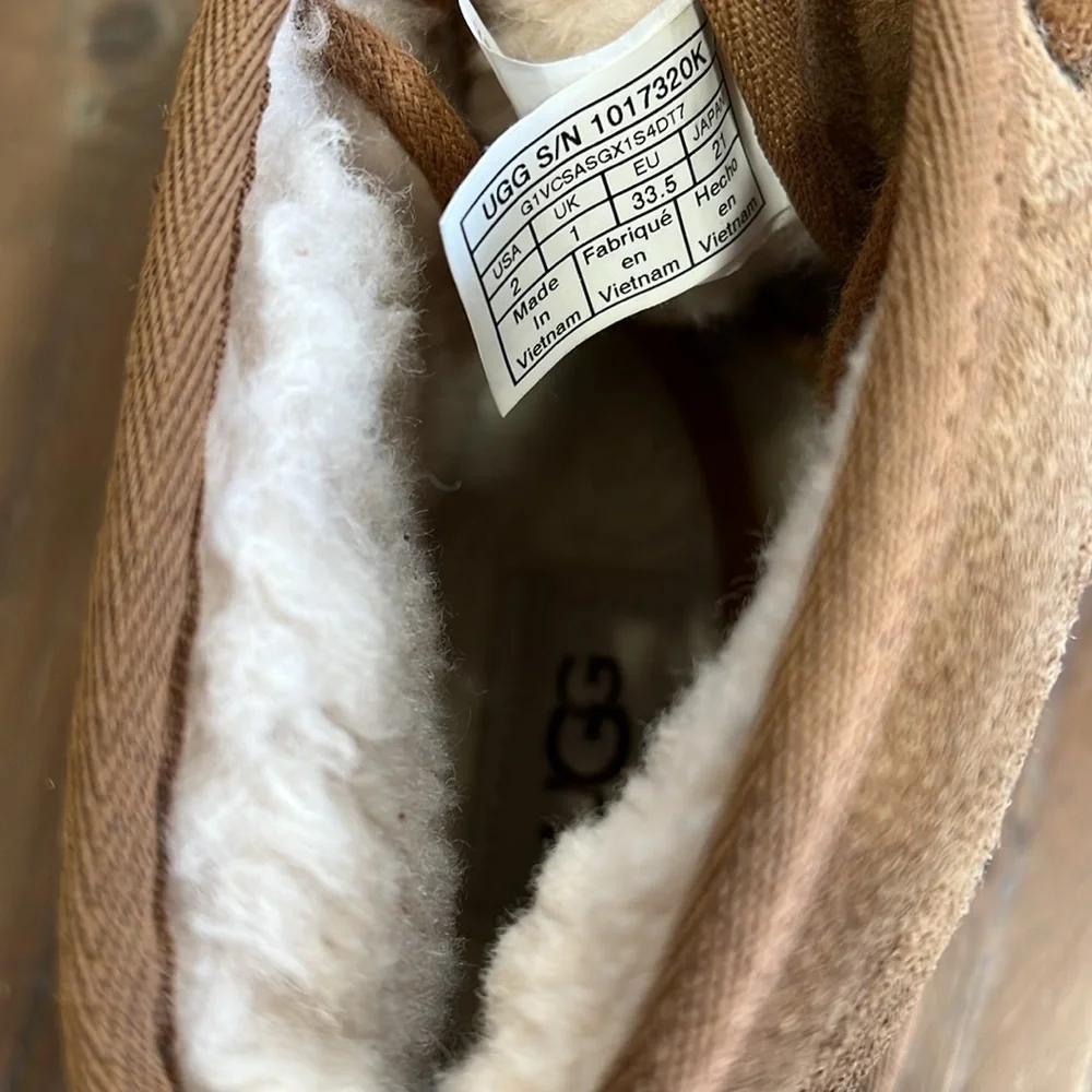 Ugg Neumel sheepskin leather Sherpa lined Chelsea boots